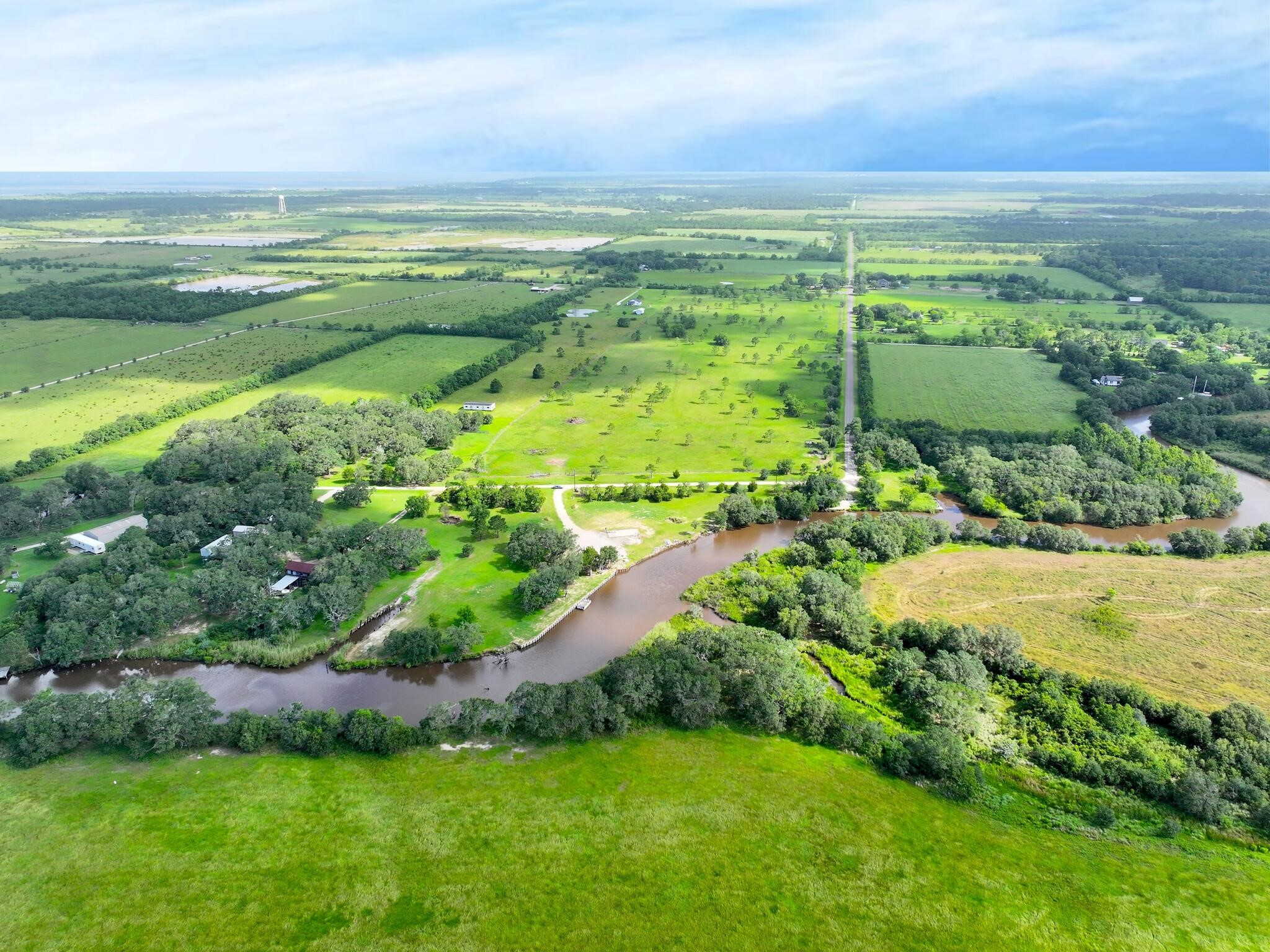 1734 Haynes Road Anahuac, TX 77514 - Photo 4 of 23 Gallery Image 4