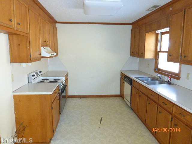 2120 Warf Road Lexington, NC 27292 - Photo 3 of 10 Kitchen.