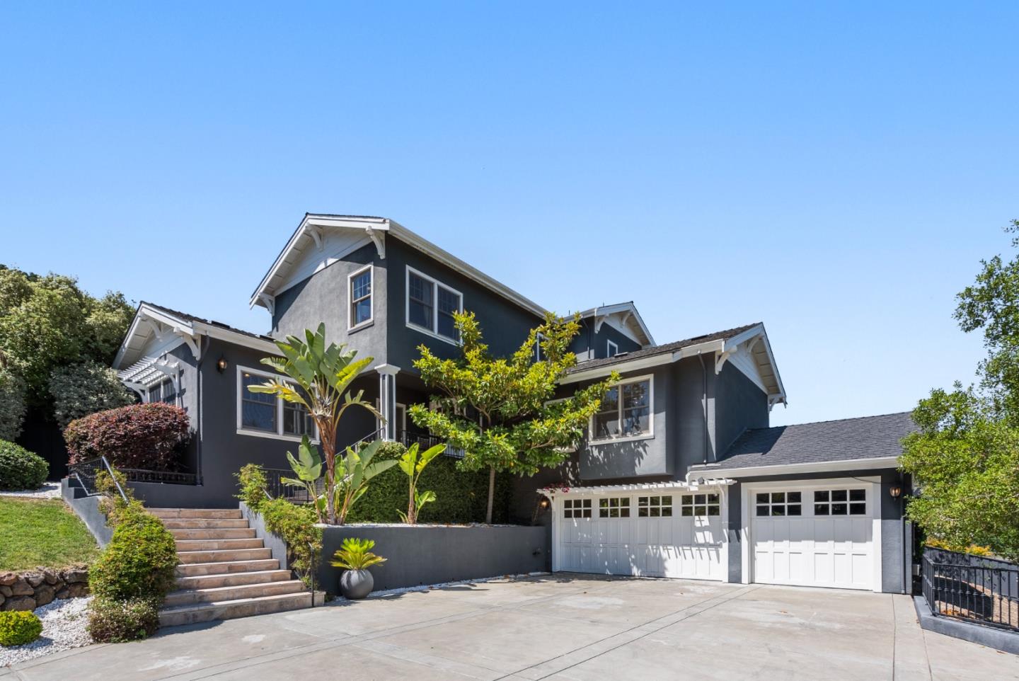 125 Dover Street Los Gatos, CA 95032 - Photo 6 of 49 a front view of a house with a garden