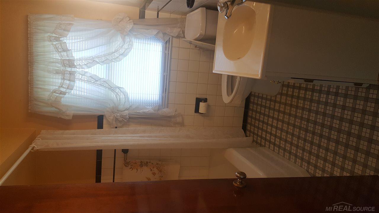 42150 Hayes Road Clinton Township, MI 48038 - Photo 14 of 21 31351550-13.JPG