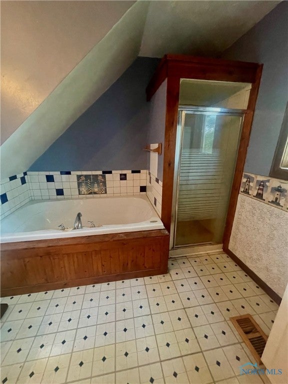 3584 County Road South Edon, OH 43518 - Photo 18 of 32 large soaking tub and separate shower