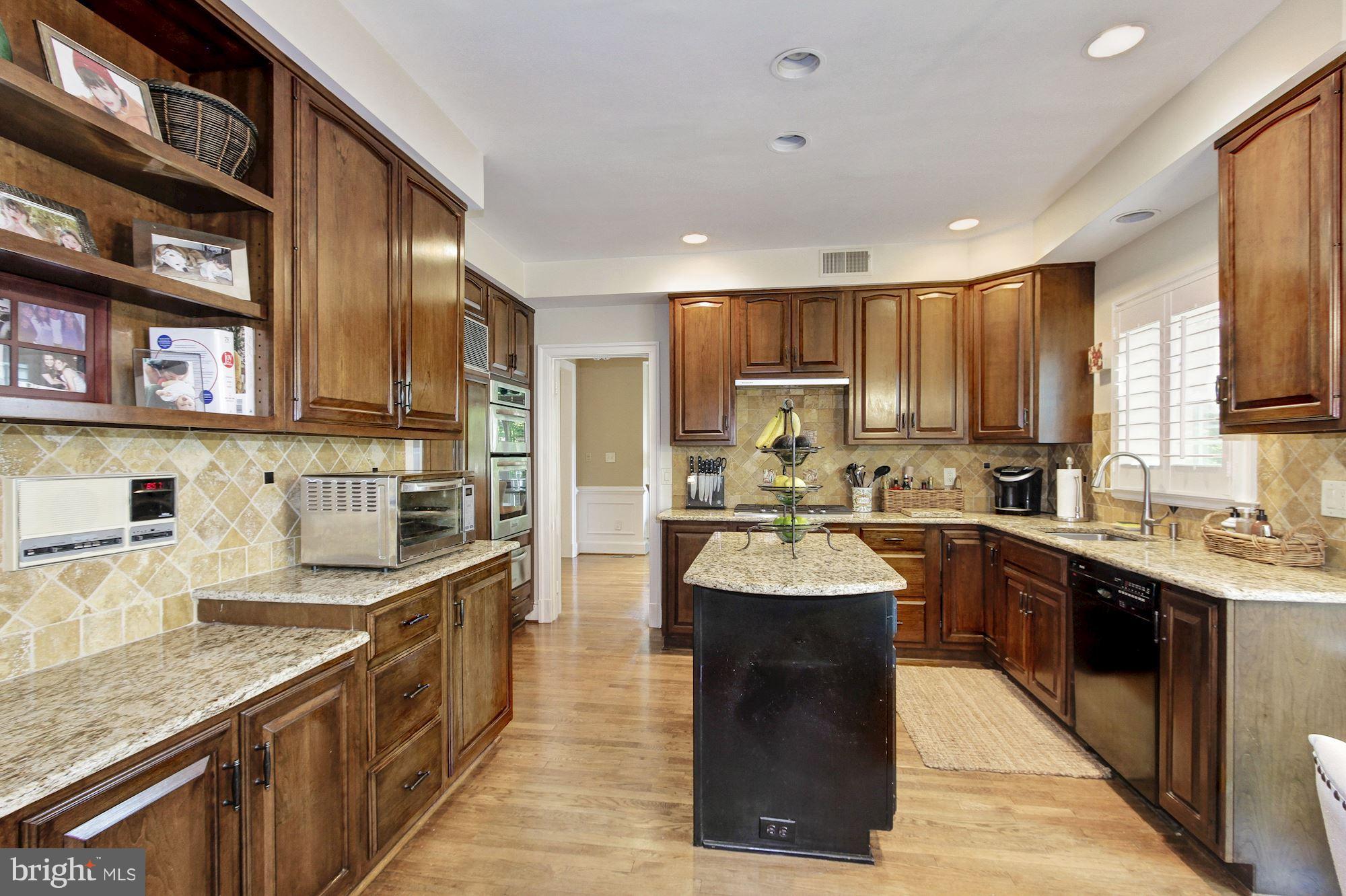 8029 Quarry Ridge Way Bethesda, MD 20817 - Photo 12 of 30 Kitchen