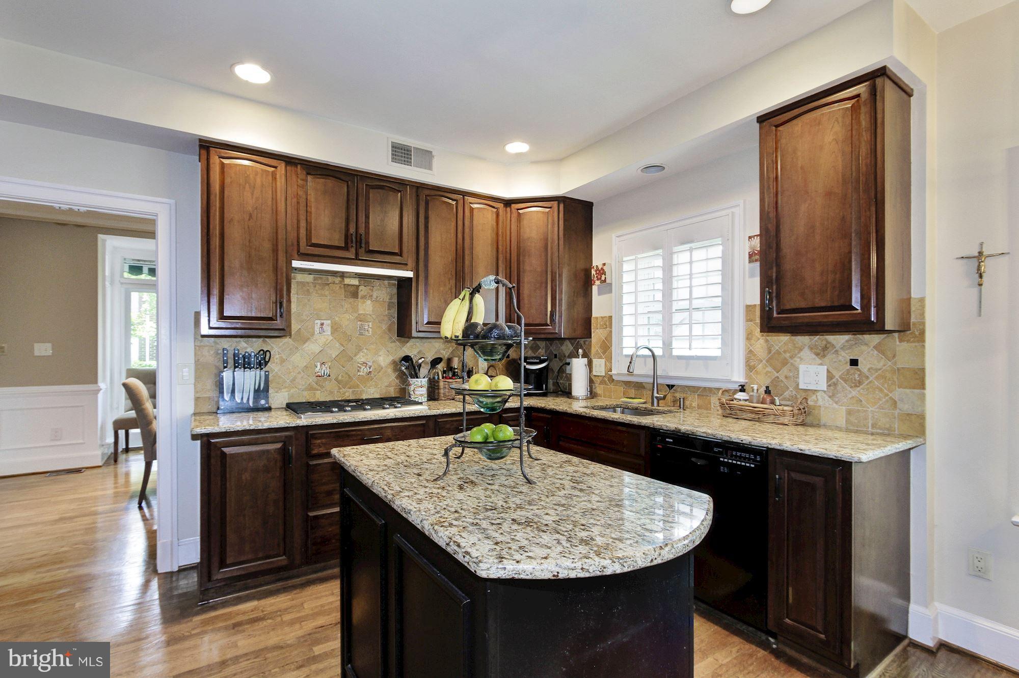8029 Quarry Ridge Way Bethesda, MD 20817 - Photo 13 of 30 Kitchen