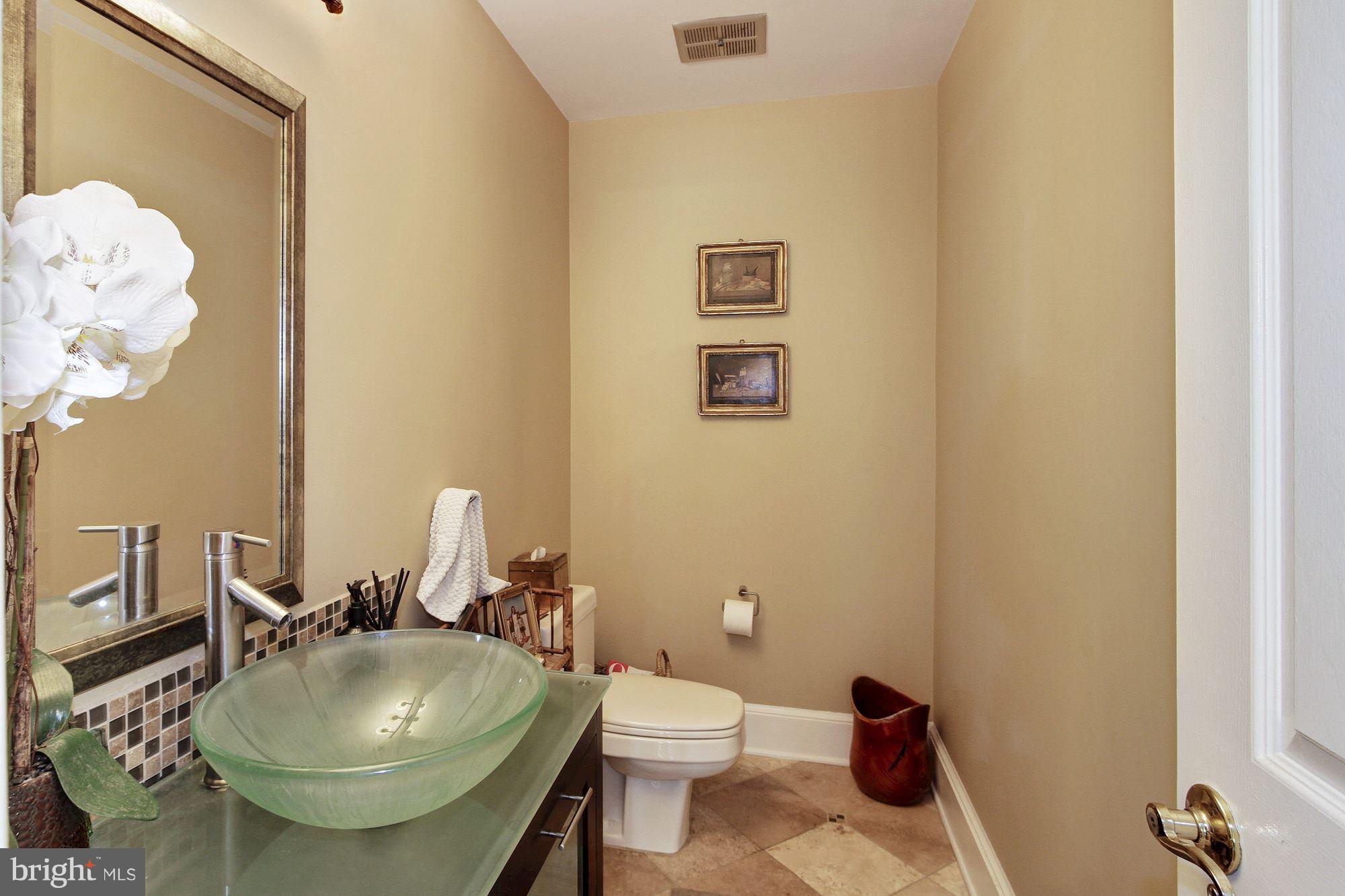 8029 Quarry Ridge Way Bethesda, MD 20817 - Photo 16 of 30 Bath