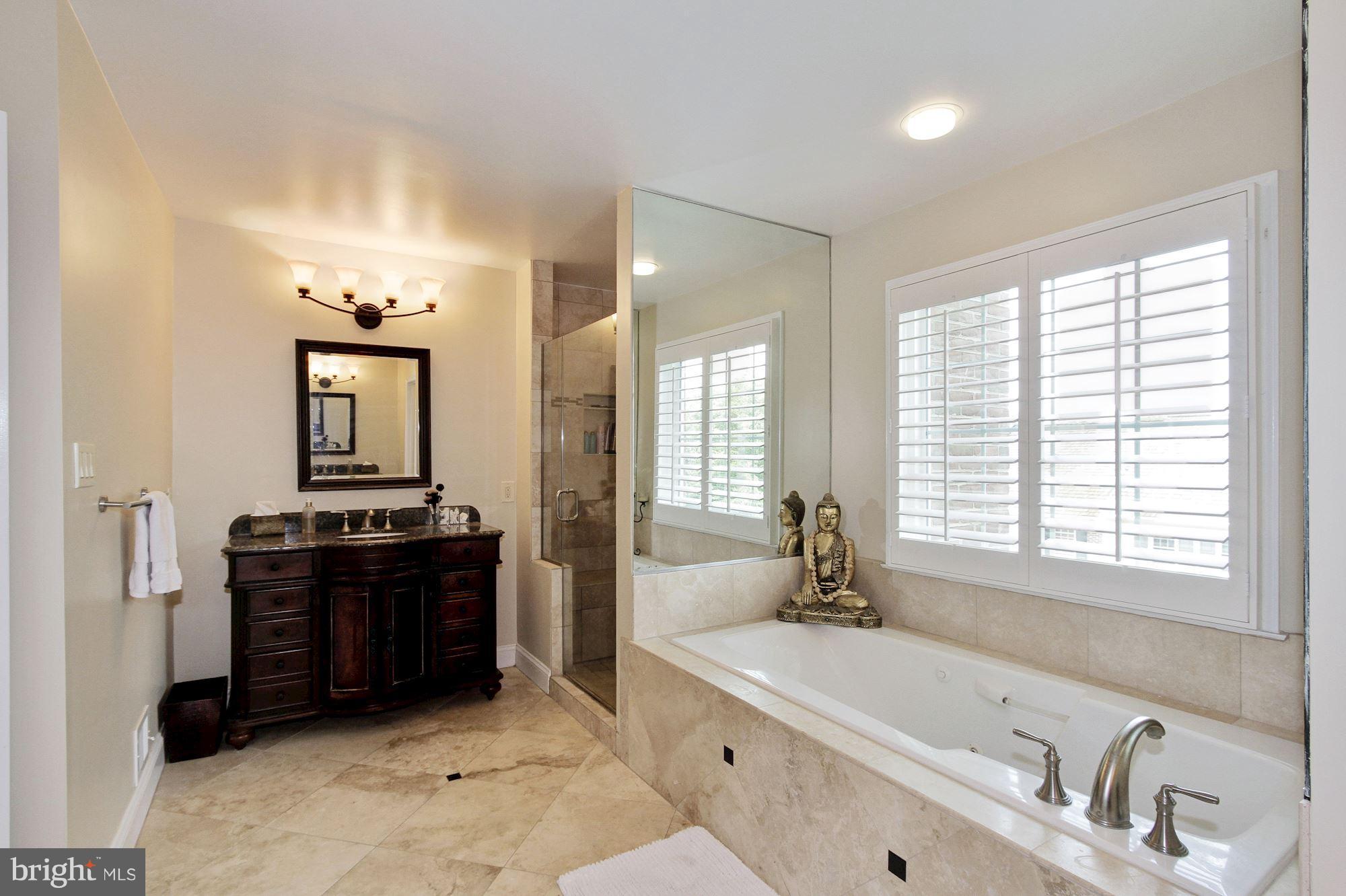 8029 Quarry Ridge Way Bethesda, MD 20817 - Photo 19 of 30 Bath (Master)