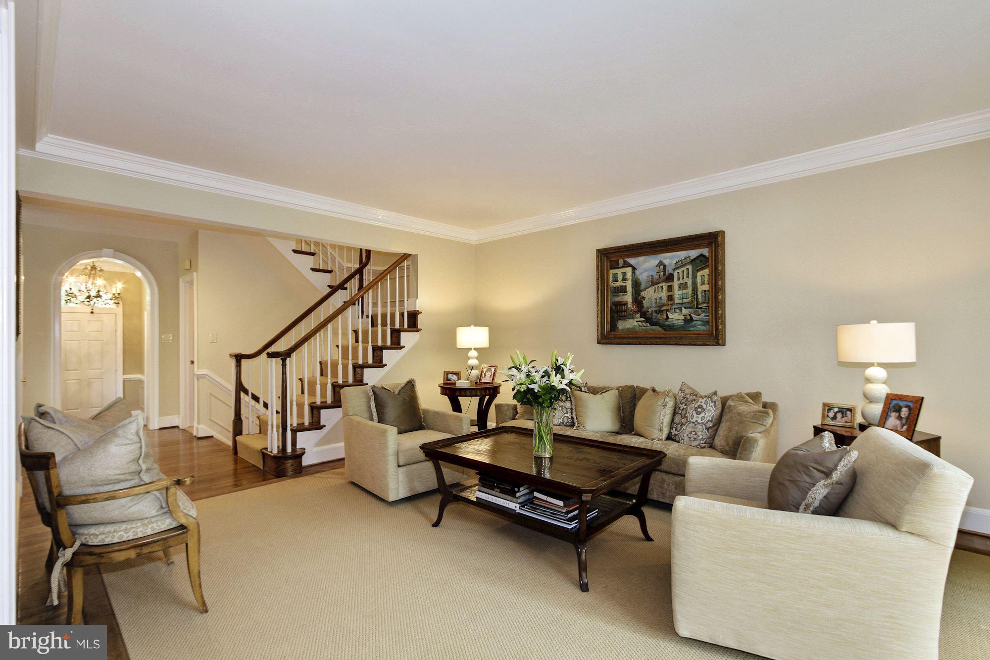 8029 Quarry Ridge Way Bethesda, MD 20817 - Photo 3 of 30 Living Room