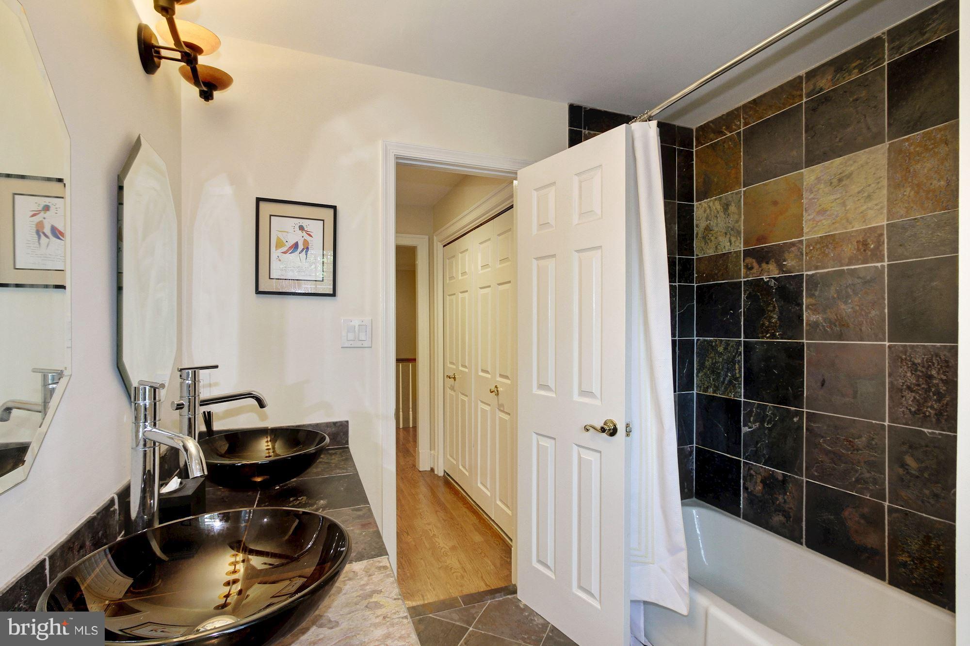 8029 Quarry Ridge Way Bethesda, MD 20817 - Photo 22 of 30 Bath