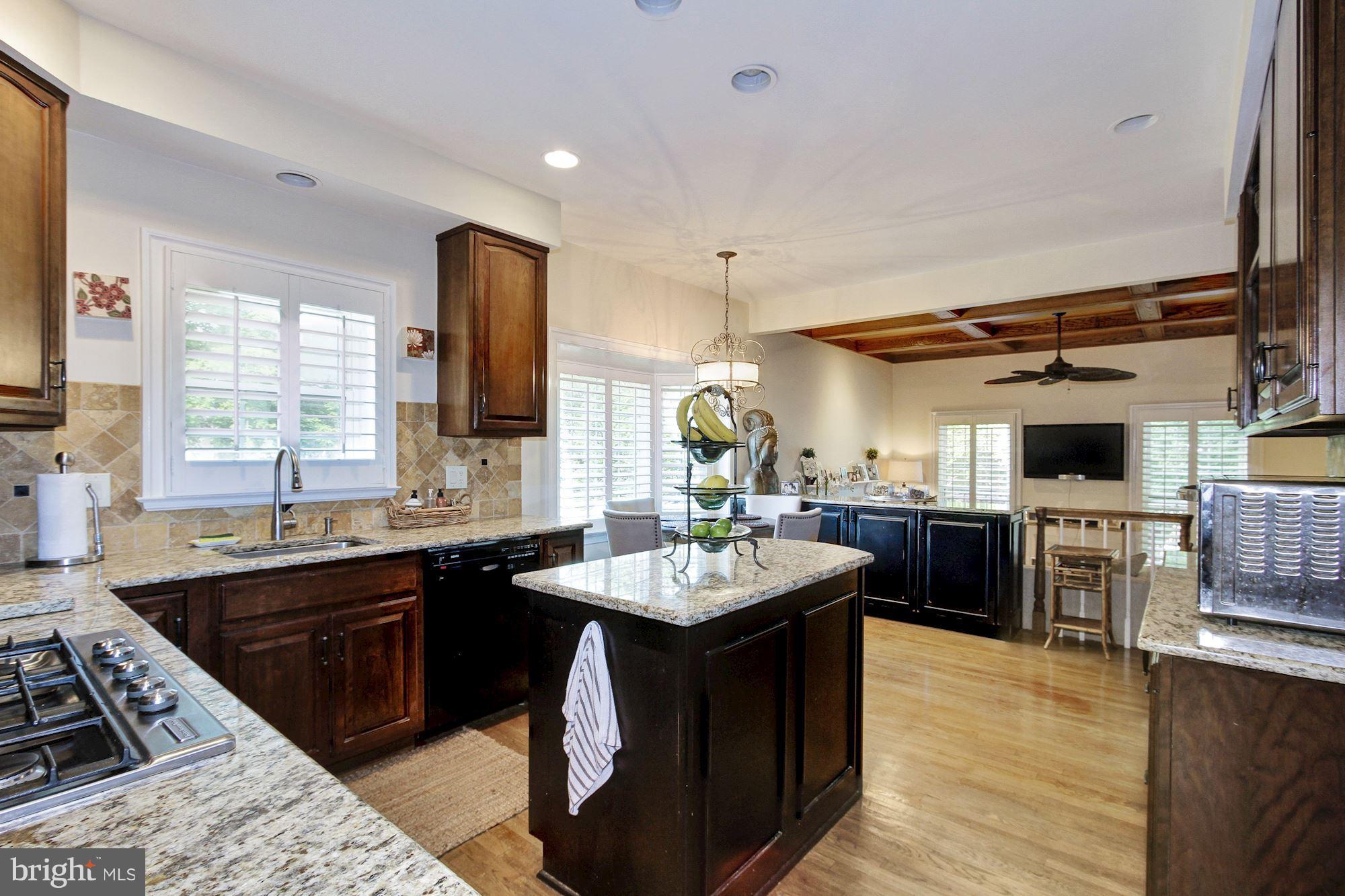 8029 Quarry Ridge Way Bethesda, MD 20817 - Photo 10 of 30 Kitchen