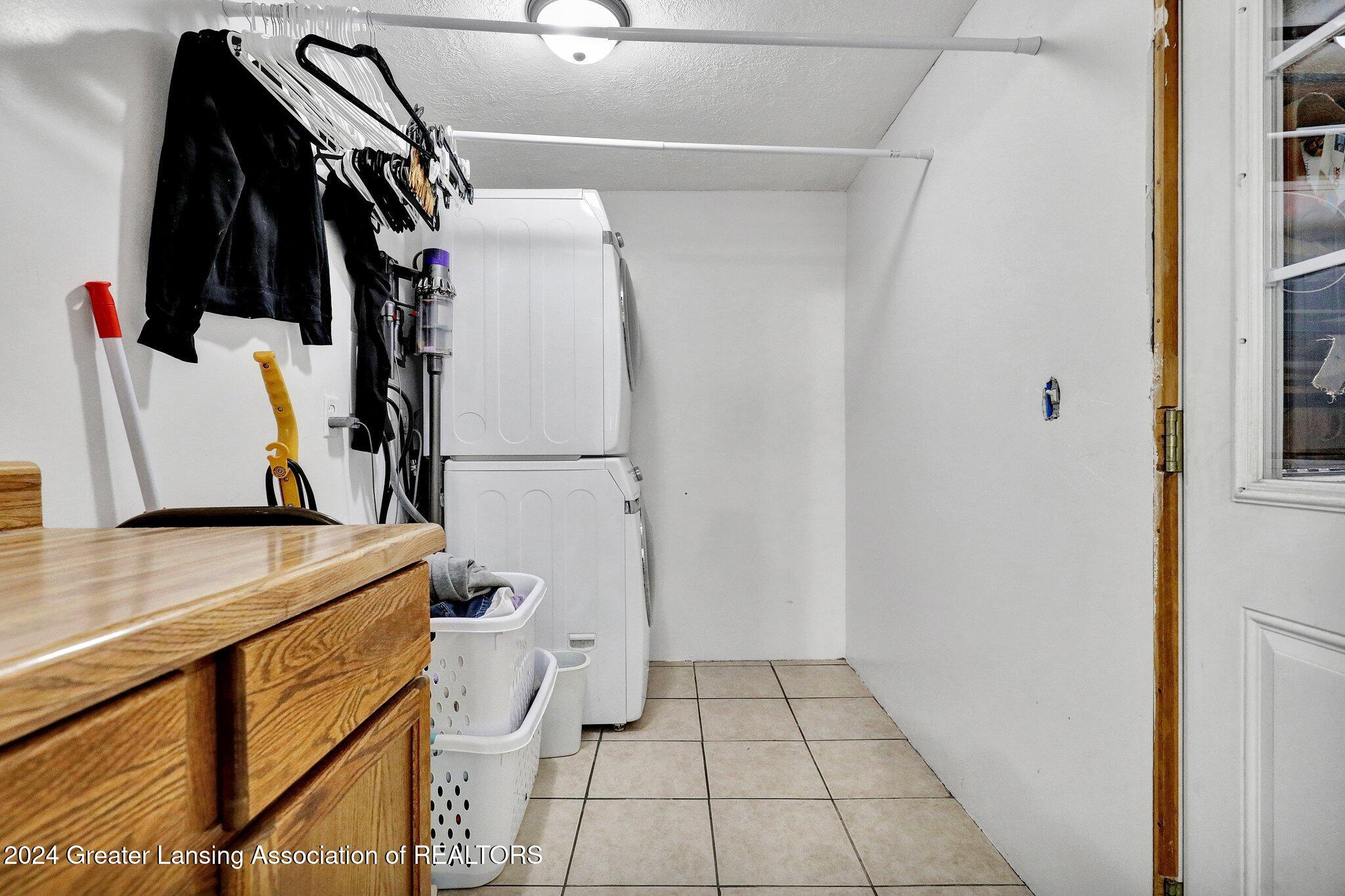 402 South Main Street Perry, MI 48872 - Photo 17 of 34 Laundry