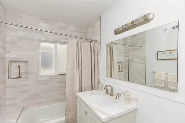 $1,399,900 | 229 La Verne Avenue, Long Beach, CA 90803