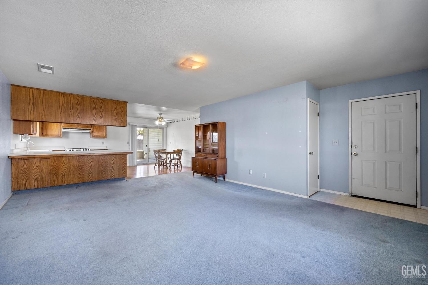 Undisclosed Address Chowchilla, CA 93610 - Photo 6 of 29 a view of a livingroom with furniture