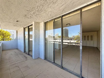 $239,000 | 7300 Wayne Avenue, Unit 211, Miami Beach, FL 33141
