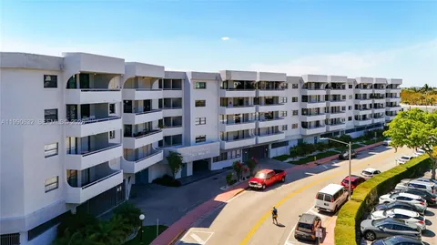$239,000 | 7300 Wayne Avenue, Unit 211, Miami Beach, FL 33141