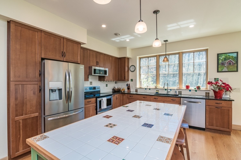 474 Little Mohawk Road Shelburne, MA 01370 - Photo 7 of 42