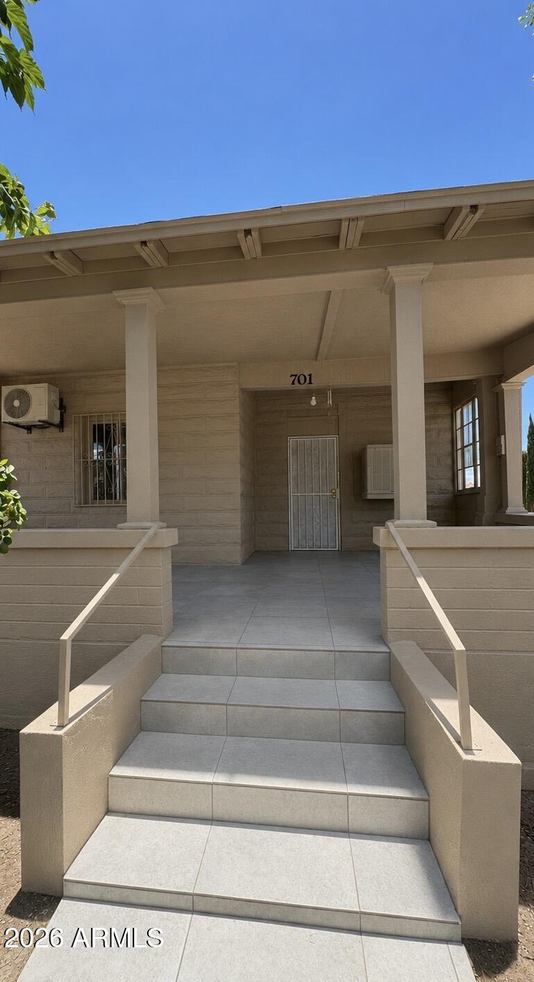 701 6th Green Street Douglas, AZ 85607 - Photo 1 of 10 a view of entryway and hall