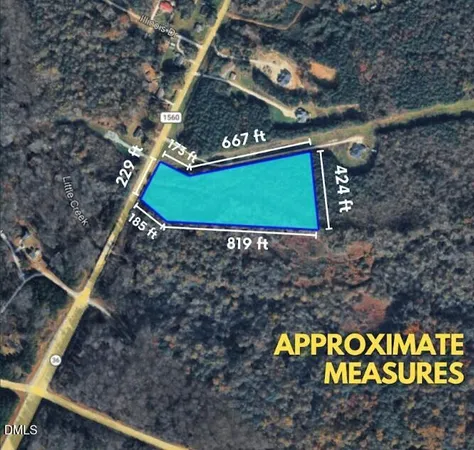 a view of a yard with a outdoor space