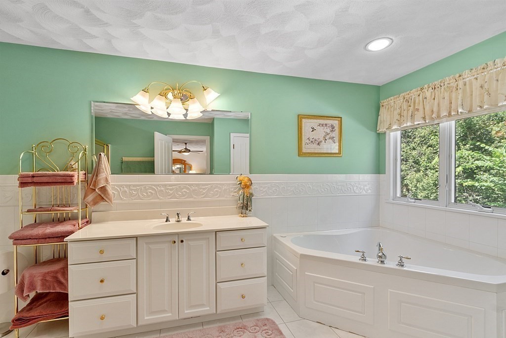 216 Rangeway Road, Unit 183 Billerica, MA 01862 - Photo 17 of 35 a bathroom with a tub sink and mirror