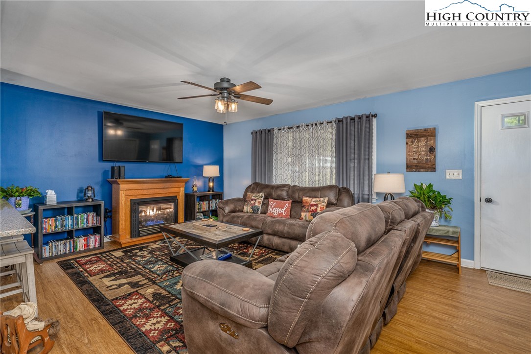 557 Waddell Road Mountain City, TN 37683 - Photo 14 of 48