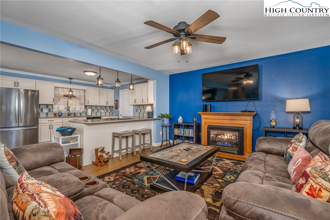 557 Waddell Road Mountain City, TN 37683 - Photo 15 of 48