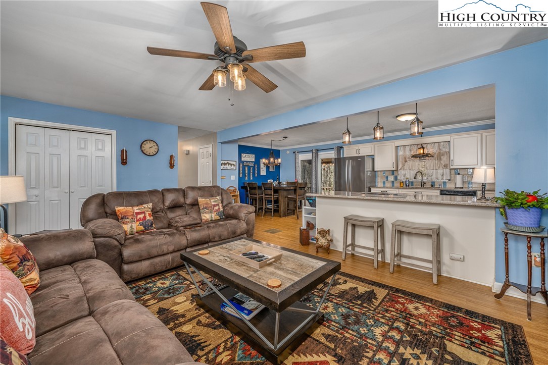 557 Waddell Road Mountain City, TN 37683 - Photo 18 of 48