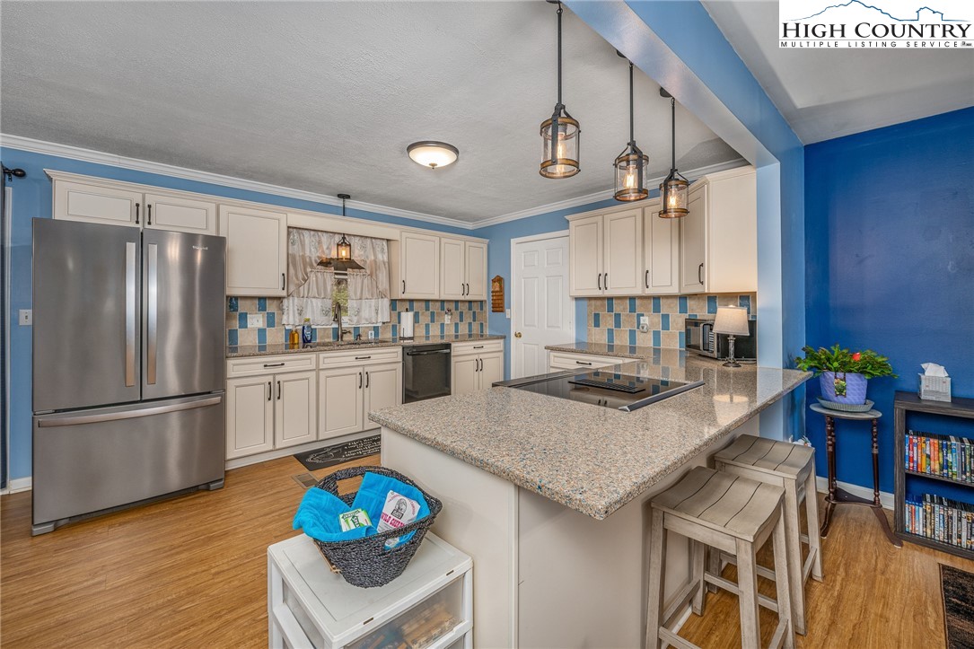 557 Waddell Road Mountain City, TN 37683 - Photo 19 of 48