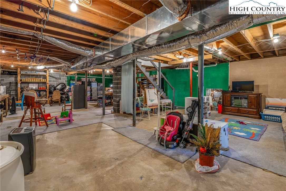 557 Waddell Road Mountain City, TN 37683 - Photo 38 of 48