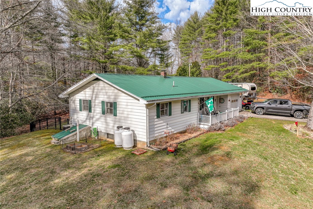 557 Waddell Road Mountain City, TN 37683 - Photo 42 of 48