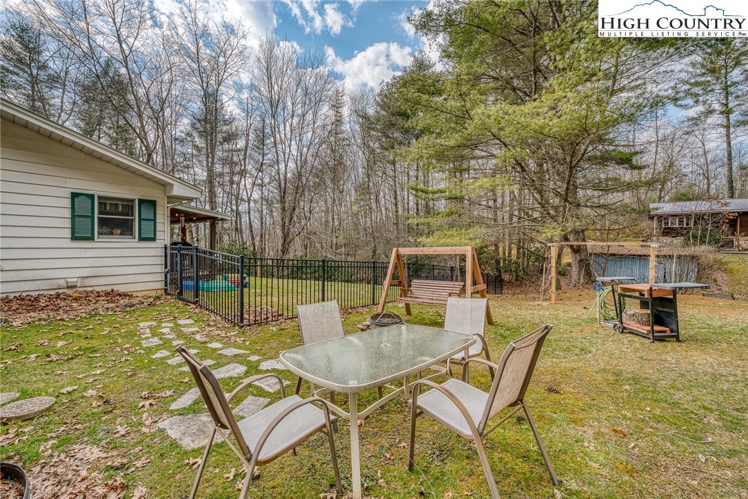 557 Waddell Road Mountain City, TN 37683 - Photo 7 of 48