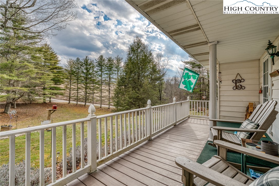 557 Waddell Road Mountain City, TN 37683 - Photo 8 of 48