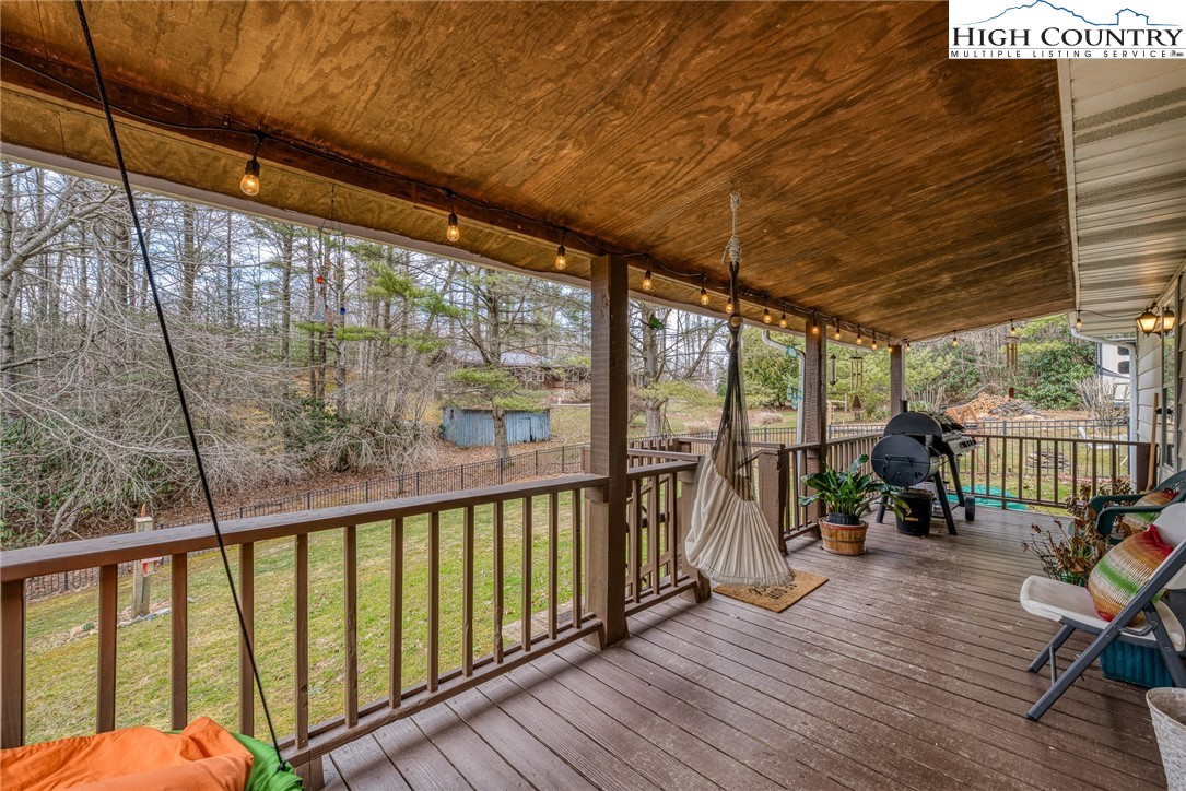 557 Waddell Road Mountain City, TN 37683 - Photo 10 of 48