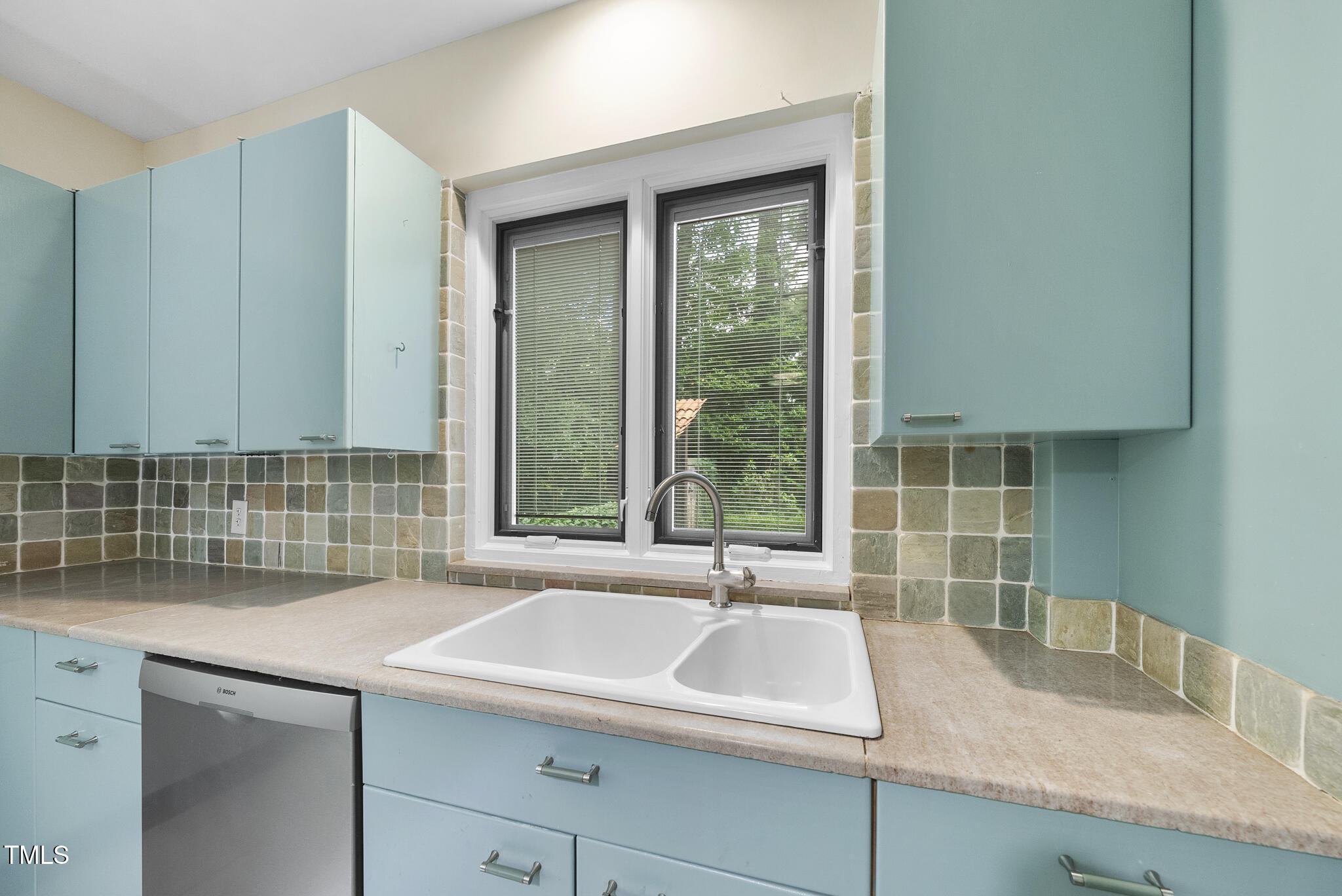 1705 Nottingham Road Raleigh, NC 27607 - Photo 4 of 34 DSC01359