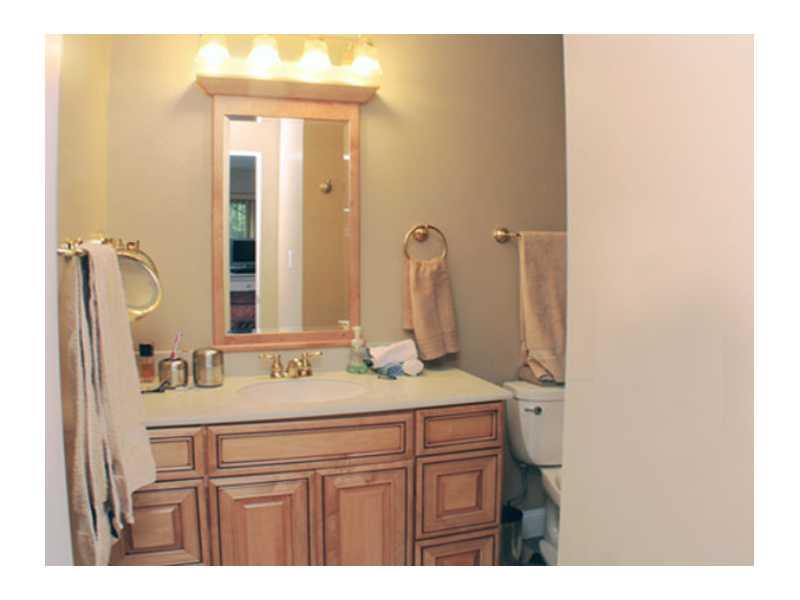 1610 Kenzie Road, Unit 1610 Pittsburgh, PA 15205 - Photo 10 of 16 Master Bath/Spa.