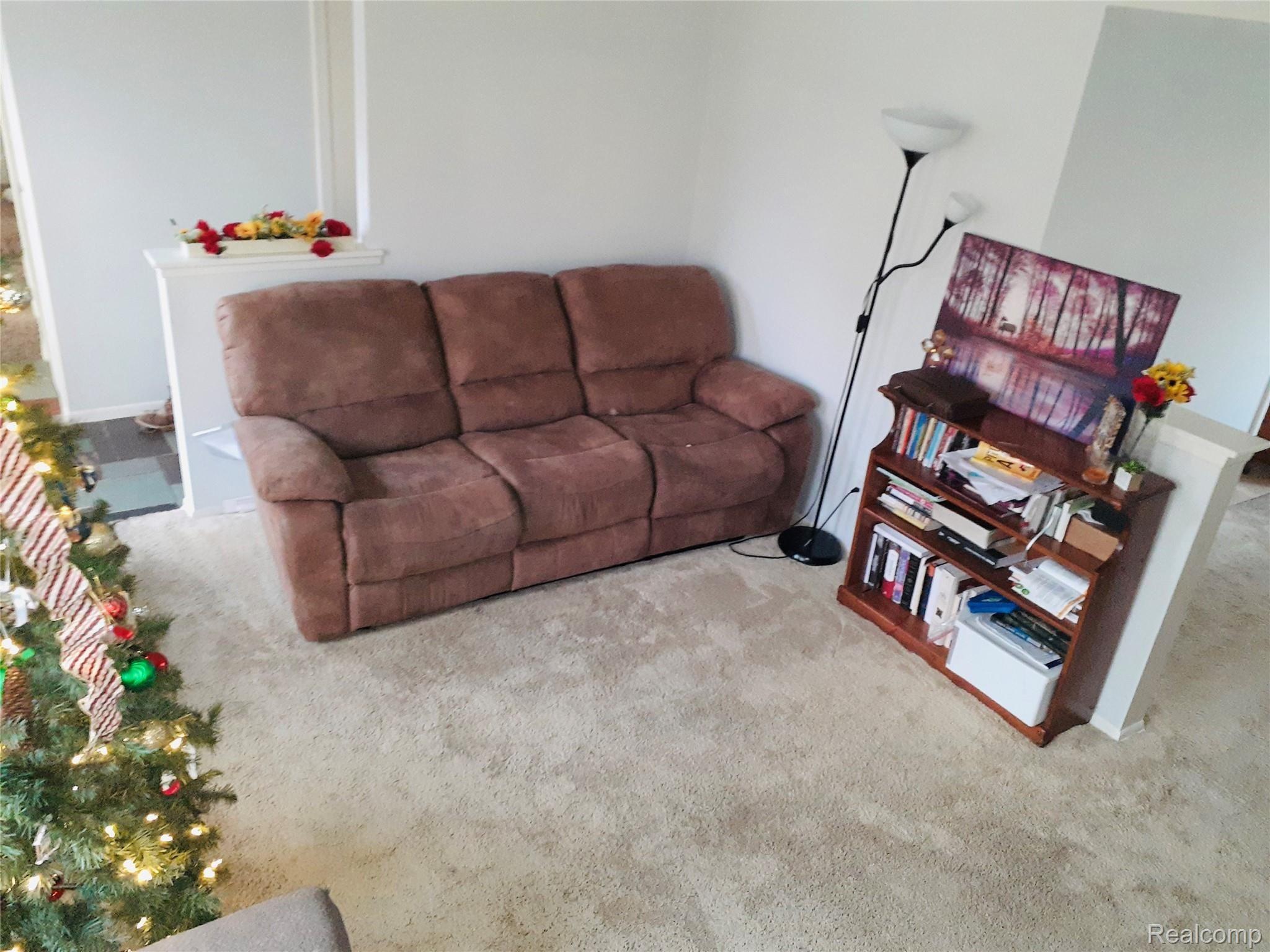 710 Huntington Road Grand Blanc, MI 48439 - Photo 5 of 28 D8CDFE9C-44B0-4C8E-8312-887EDAE4B75F_1_201_a.jpeg