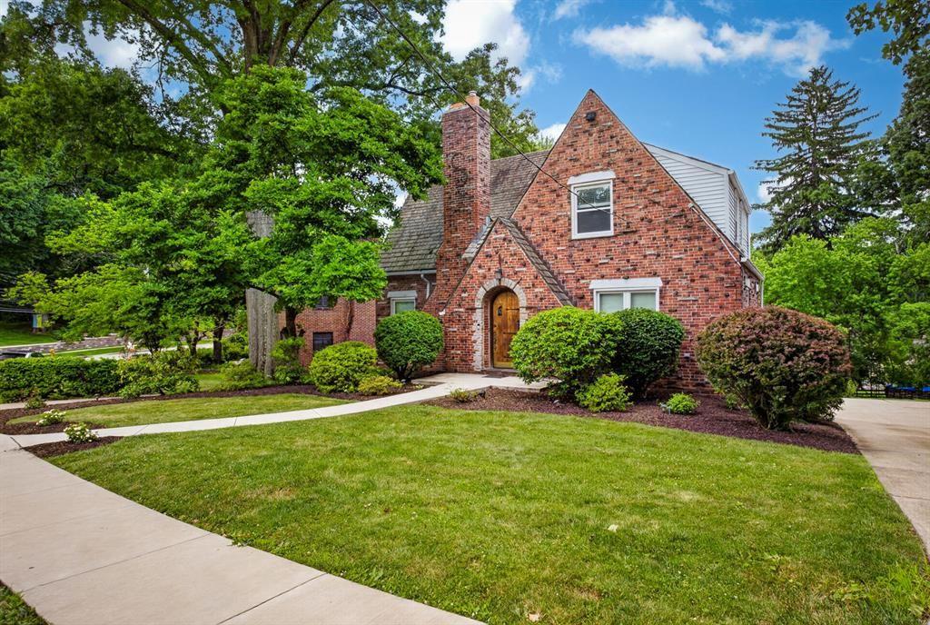 61 Roycroft Avenue Pittsburgh, PA 15228 - Photo 3 of 38 Gallery Image 3