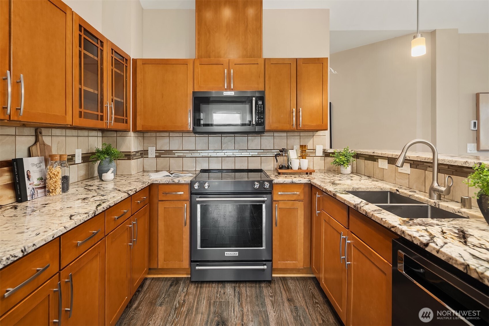 2830 Southwest Raymond Street, Unit 301 Seattle, WA 98126 - Photo 9 of 28
