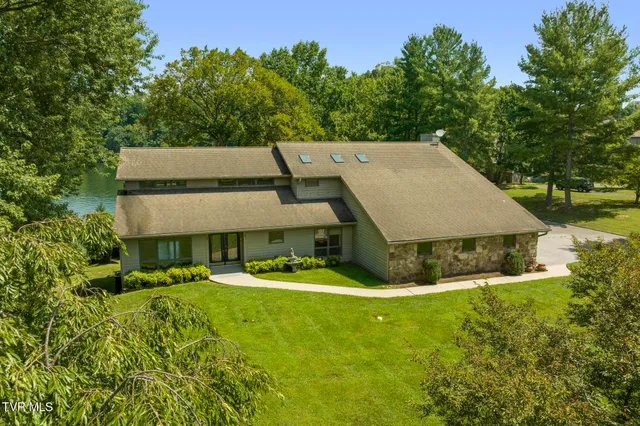 $1,325,808 | 218 Lake Meadow Drive, Gray, TN 37615