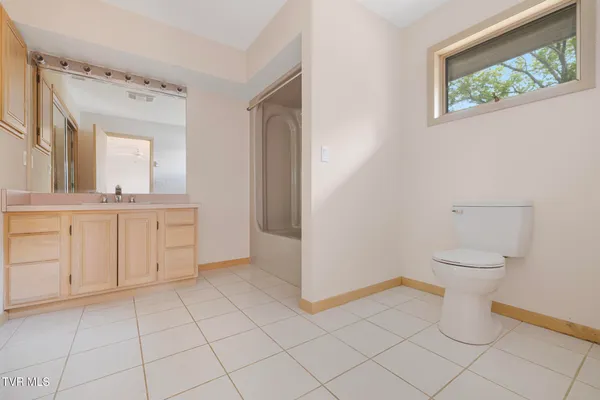 $1,325,808 | 218 Lake Meadow Drive, Gray, TN 37615