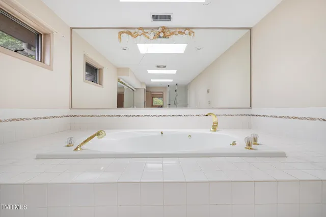 $1,325,808 | 218 Lake Meadow Drive, Gray, TN 37615