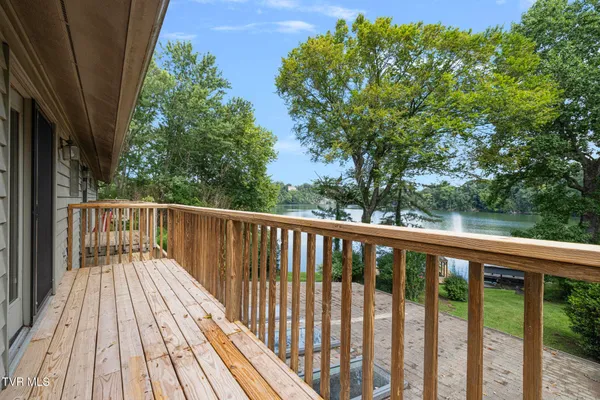 $1,325,808 | 218 Lake Meadow Drive, Gray, TN 37615