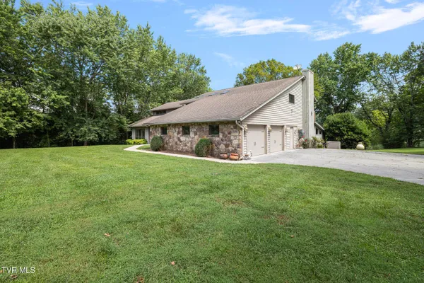 $1,325,808 | 218 Lake Meadow Drive, Gray, TN 37615