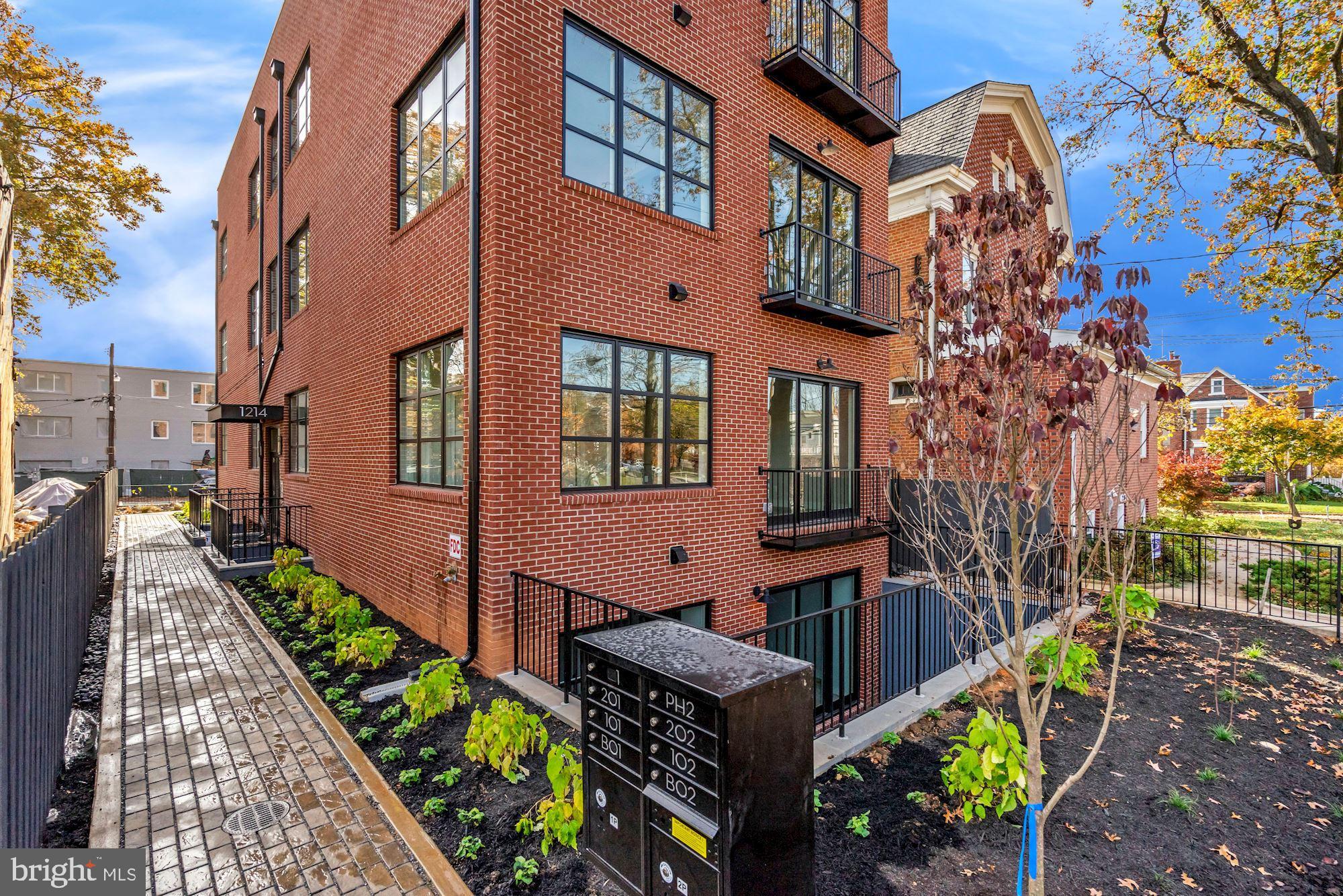 1214 Madison Street Northwest, Unit PH1 Washington, DC 20011 - Photo 30 of 32