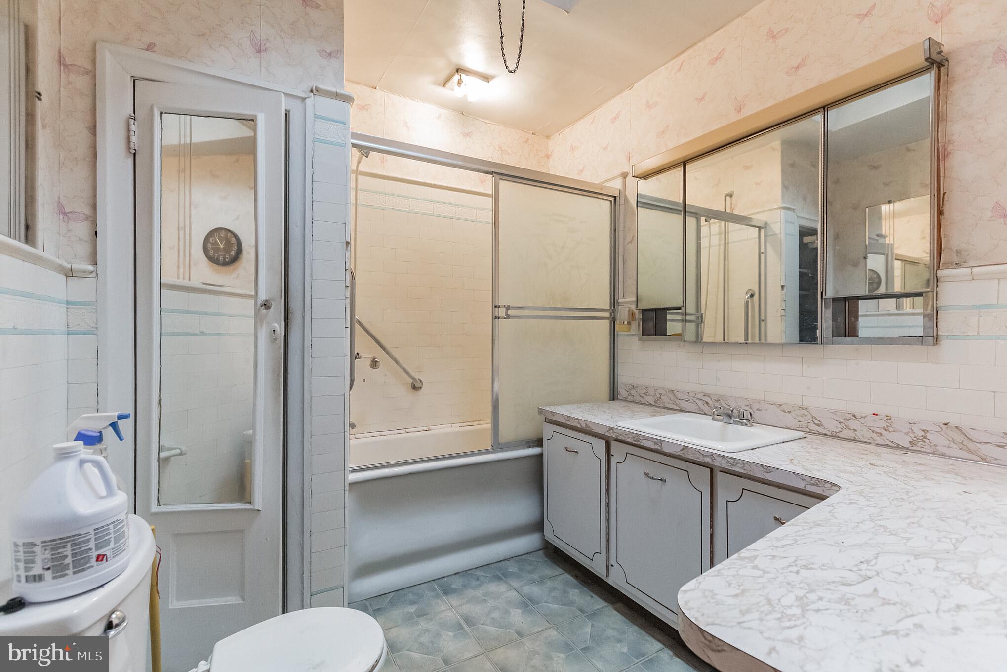 737 Wynnewood Road Philadelphia, PA 19151 - Photo 10 of 29 Hall Bathroom