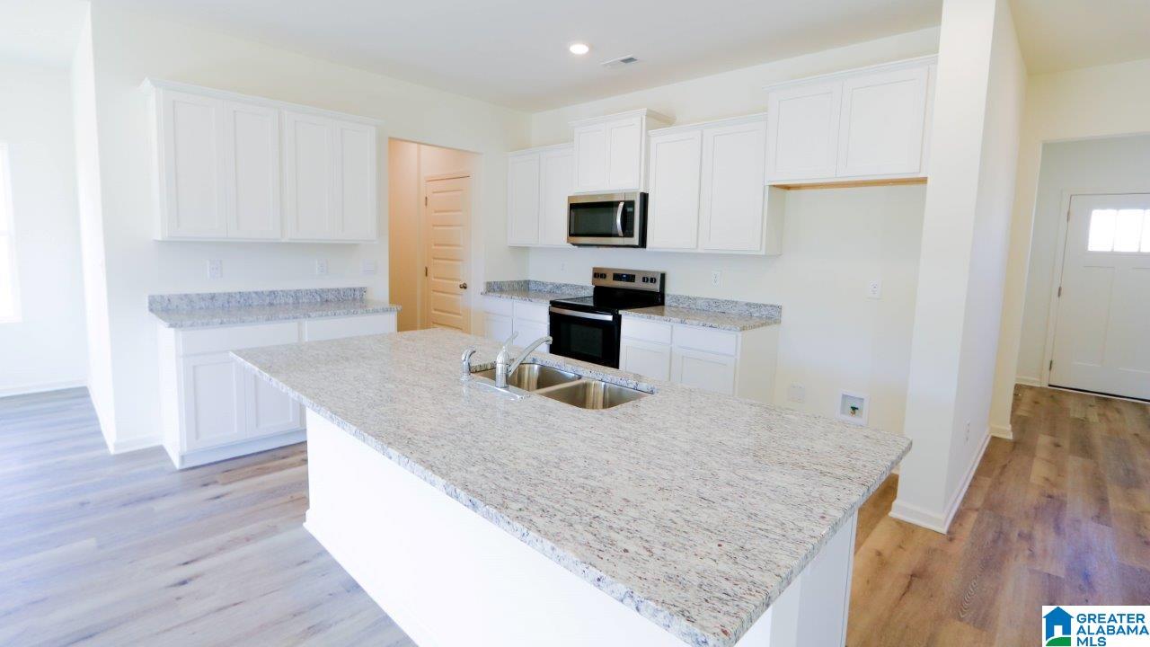 5139 Meadow Ridge Trail Bessemer, AL 35022 - Photo 8 of 36