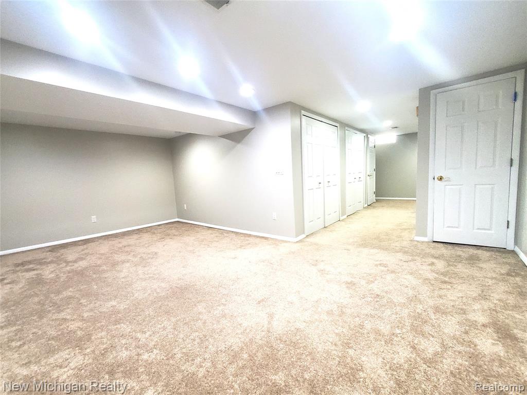 673 Oakbrook West Rochester Hills, MI 48307 - Photo 28 of 36 Gallery Image 28