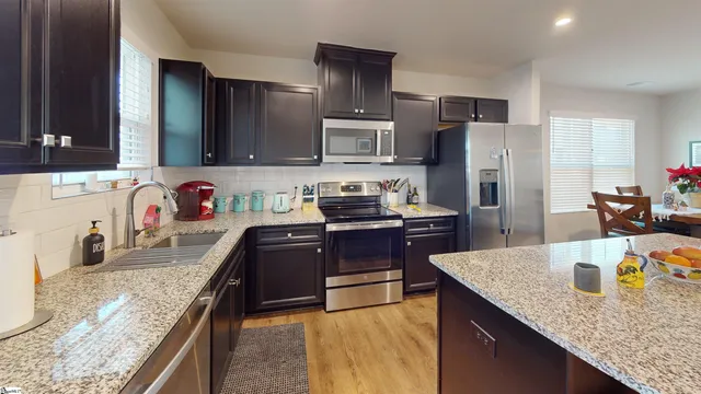 $299,900 | 410 Hargrove Court, Greenville, SC 29617