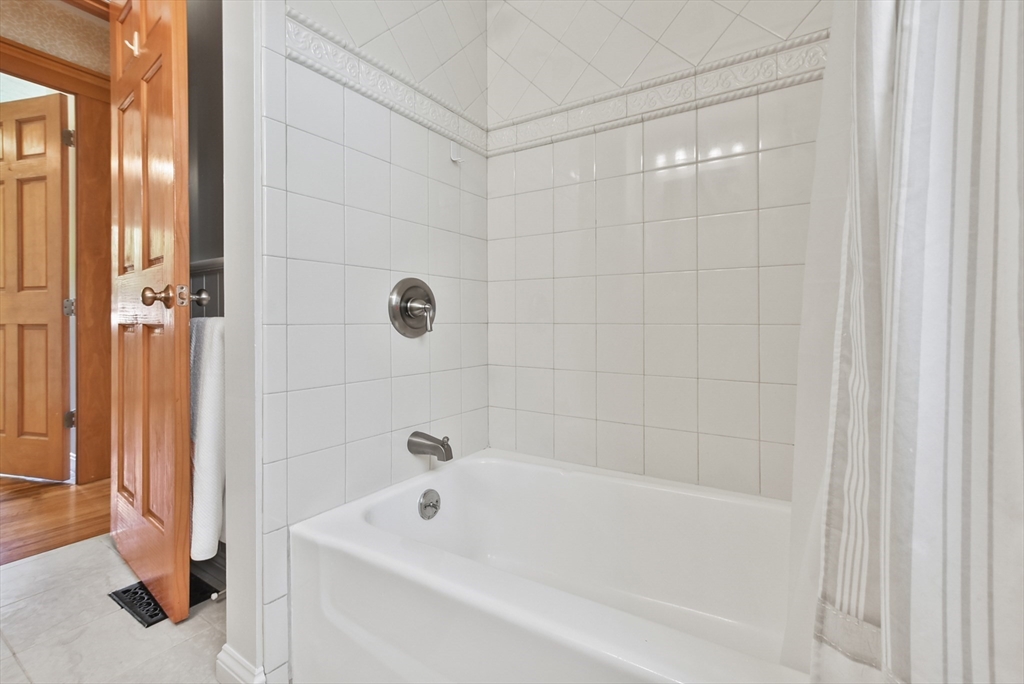 25 Robin Road Westborough, MA 01581 - Photo 19 of 42 Gallery Image 19