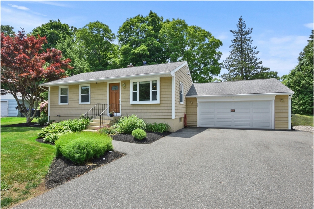 25 Robin Road Westborough, MA 01581 - Photo 3 of 42 Gallery Image 3