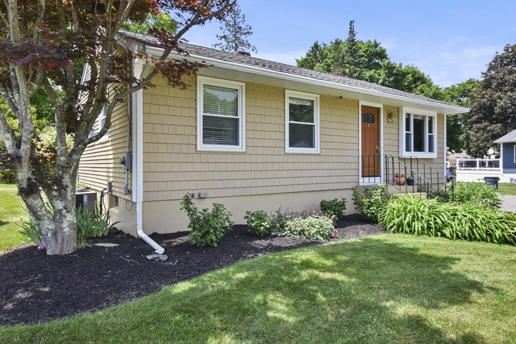 25 Robin Road Westborough, MA 01581 - Photo 4 of 42 Gallery Image 4