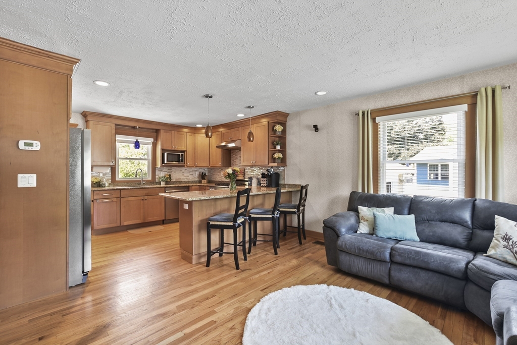25 Robin Road Westborough, MA 01581 - Photo 6 of 42 Gallery Image 6