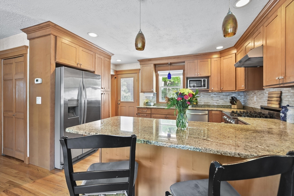 25 Robin Road Westborough, MA 01581 - Photo 9 of 42 Gallery Image 9
